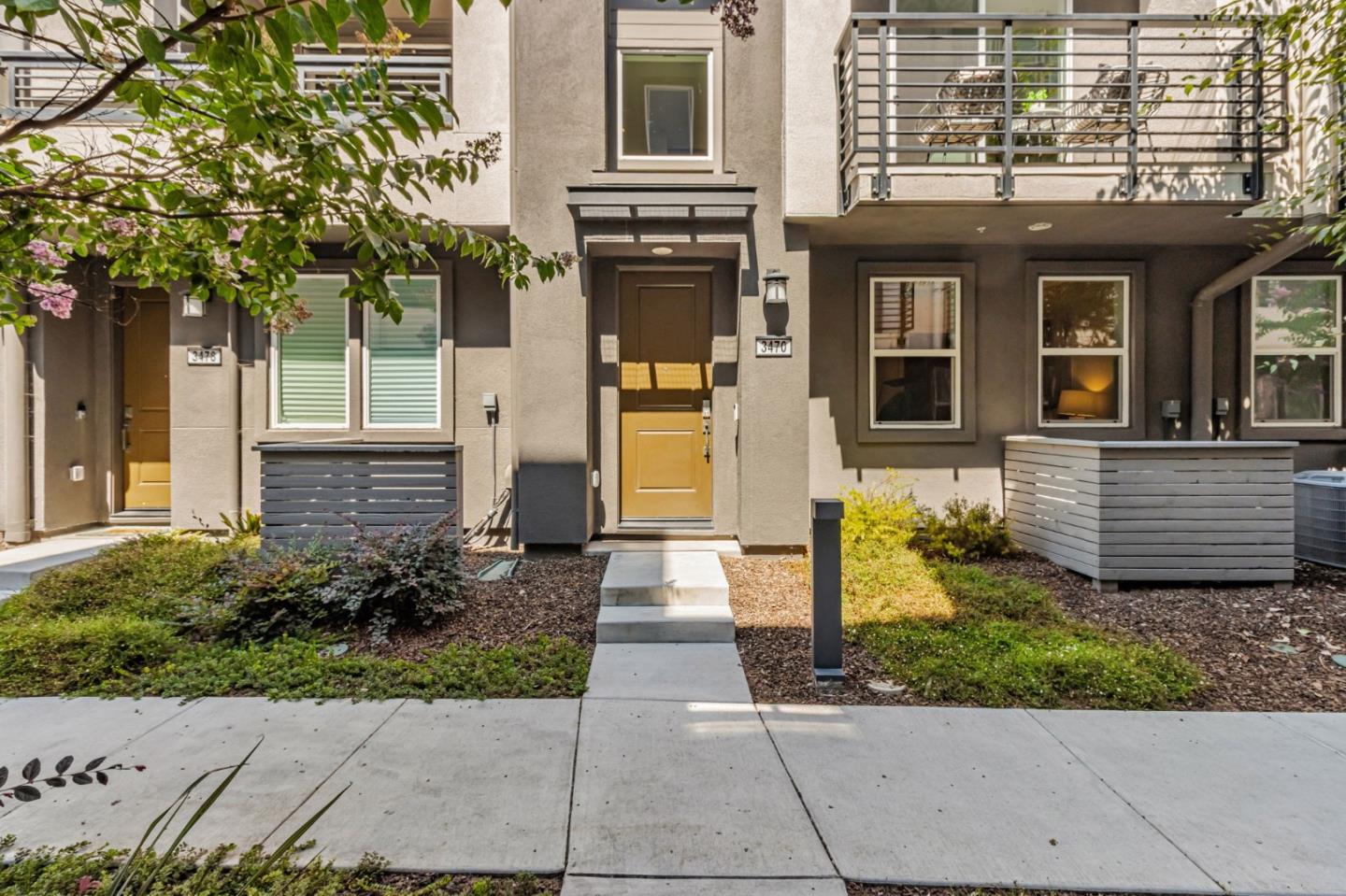 Front Image Thumbnail for ML82020961