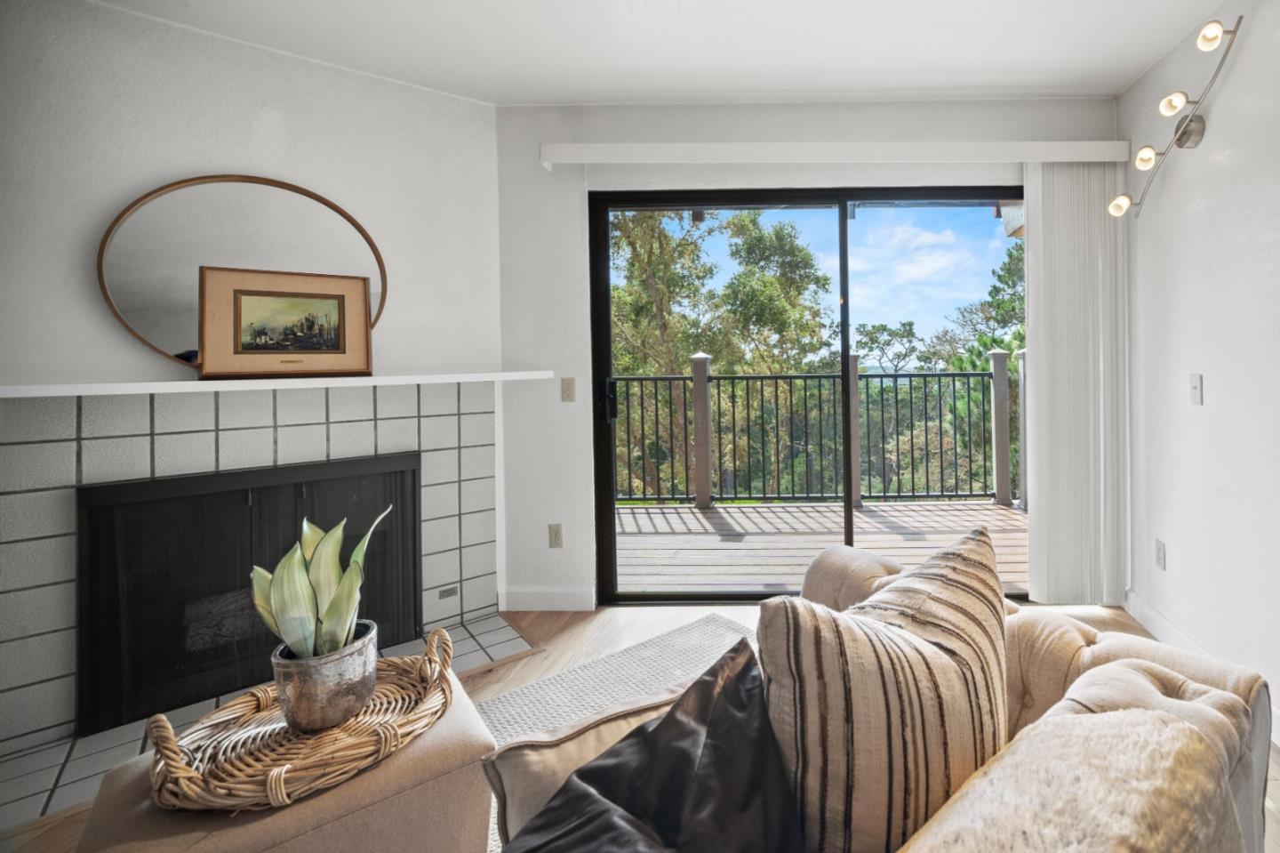 Front Image Thumbnail for ML82021021