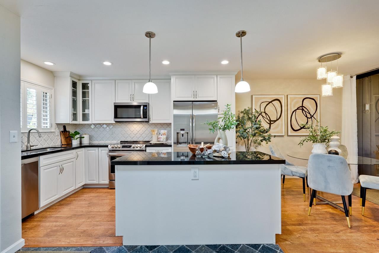 Front Image Thumbnail for ML82021063