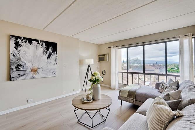 Front Image Thumbnail for ML82021302