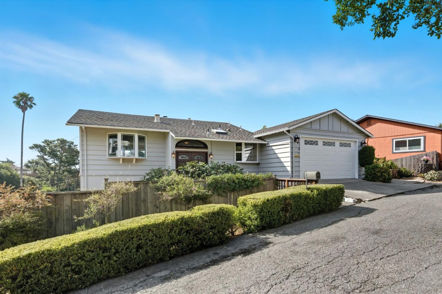 Front Image Thumbnail for ML82021367