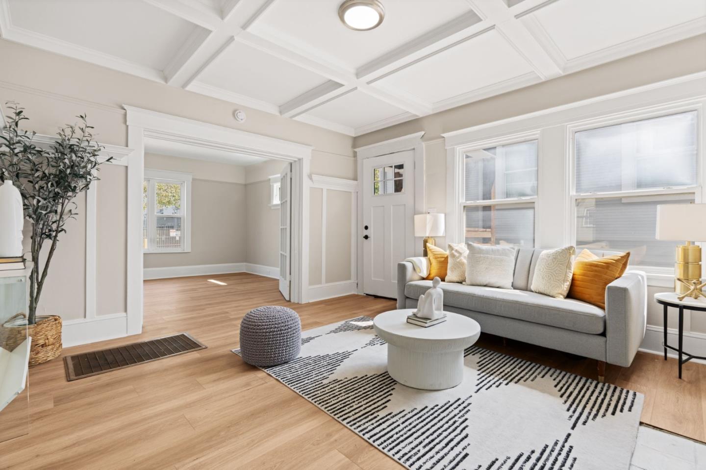 Front Image Thumbnail for ML82021376