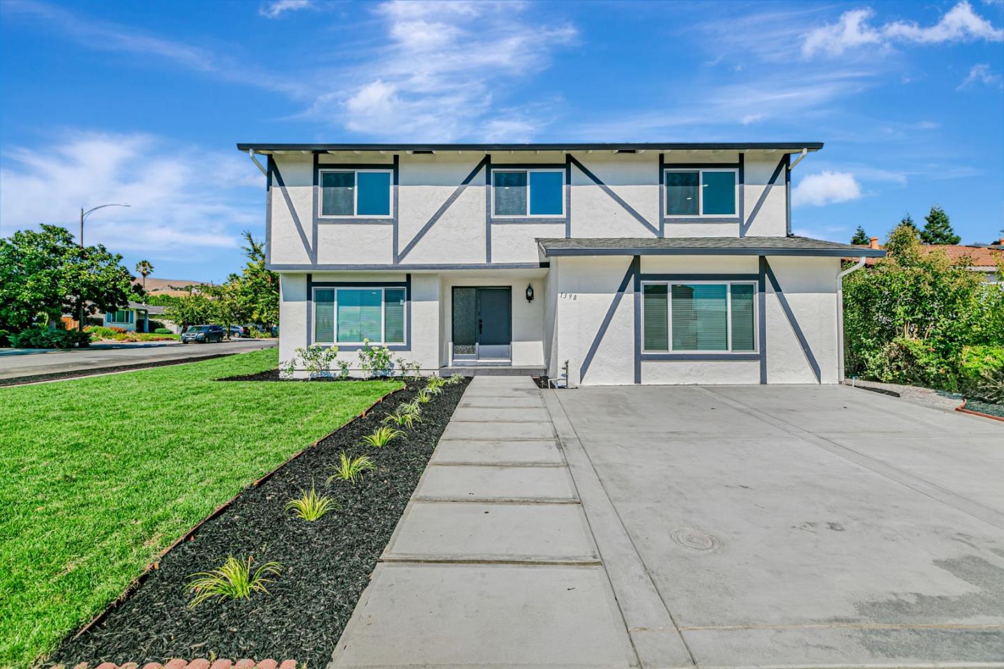 Front Image Thumbnail for ML82021430