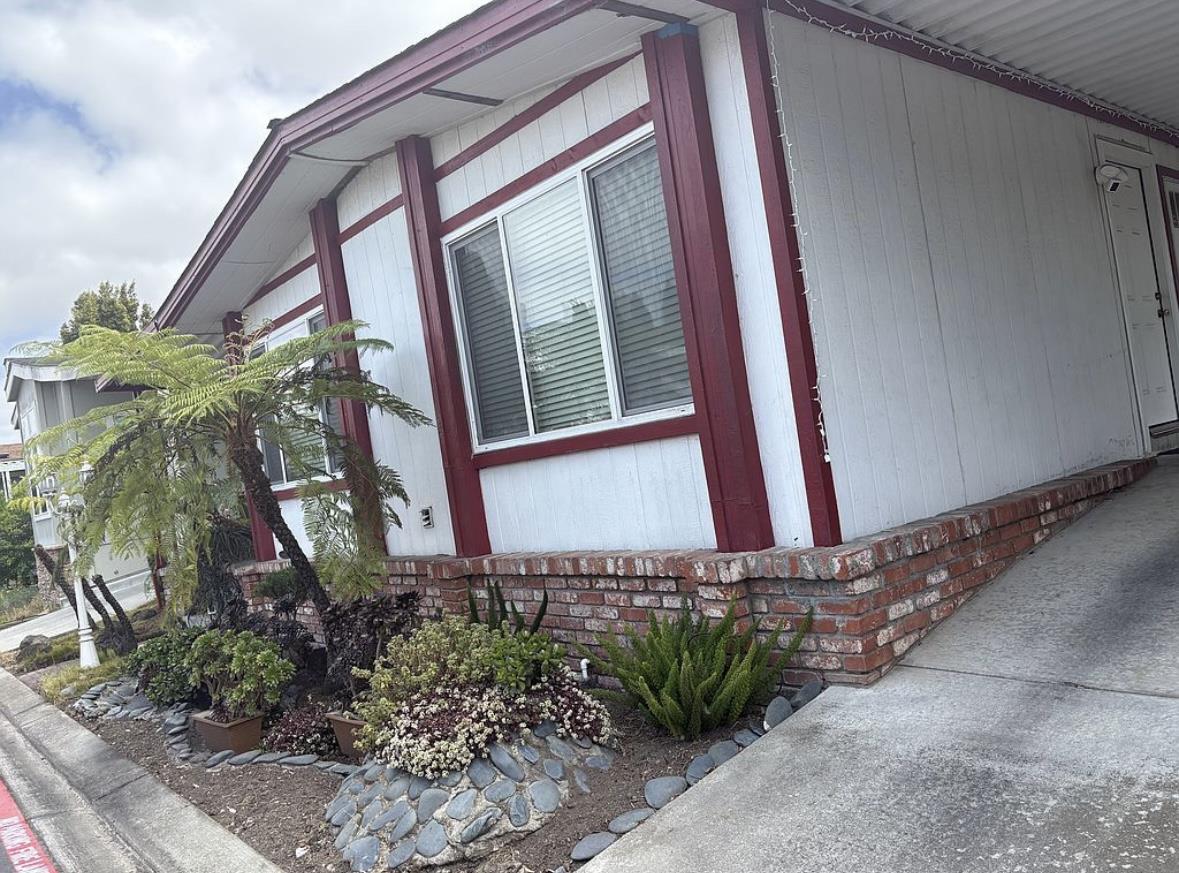 Front Image Thumbnail for ML82021534