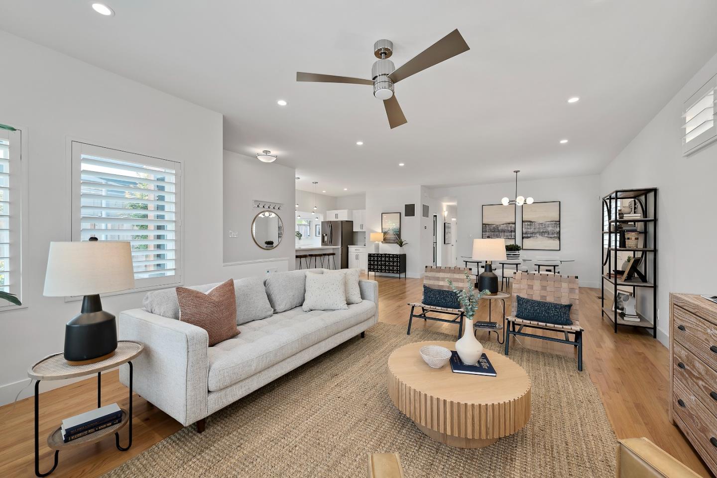 Front Image Thumbnail for ML82021597