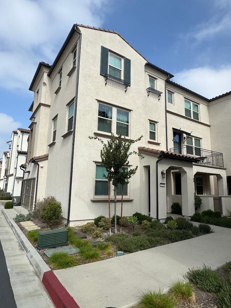 Front Image Thumbnail for ML82021652