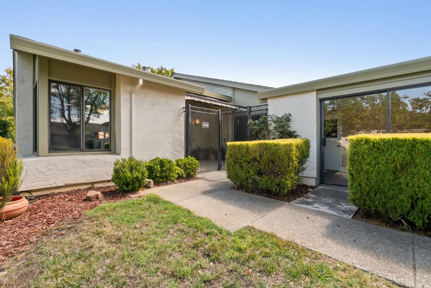 Front Image Thumbnail for ML82021682