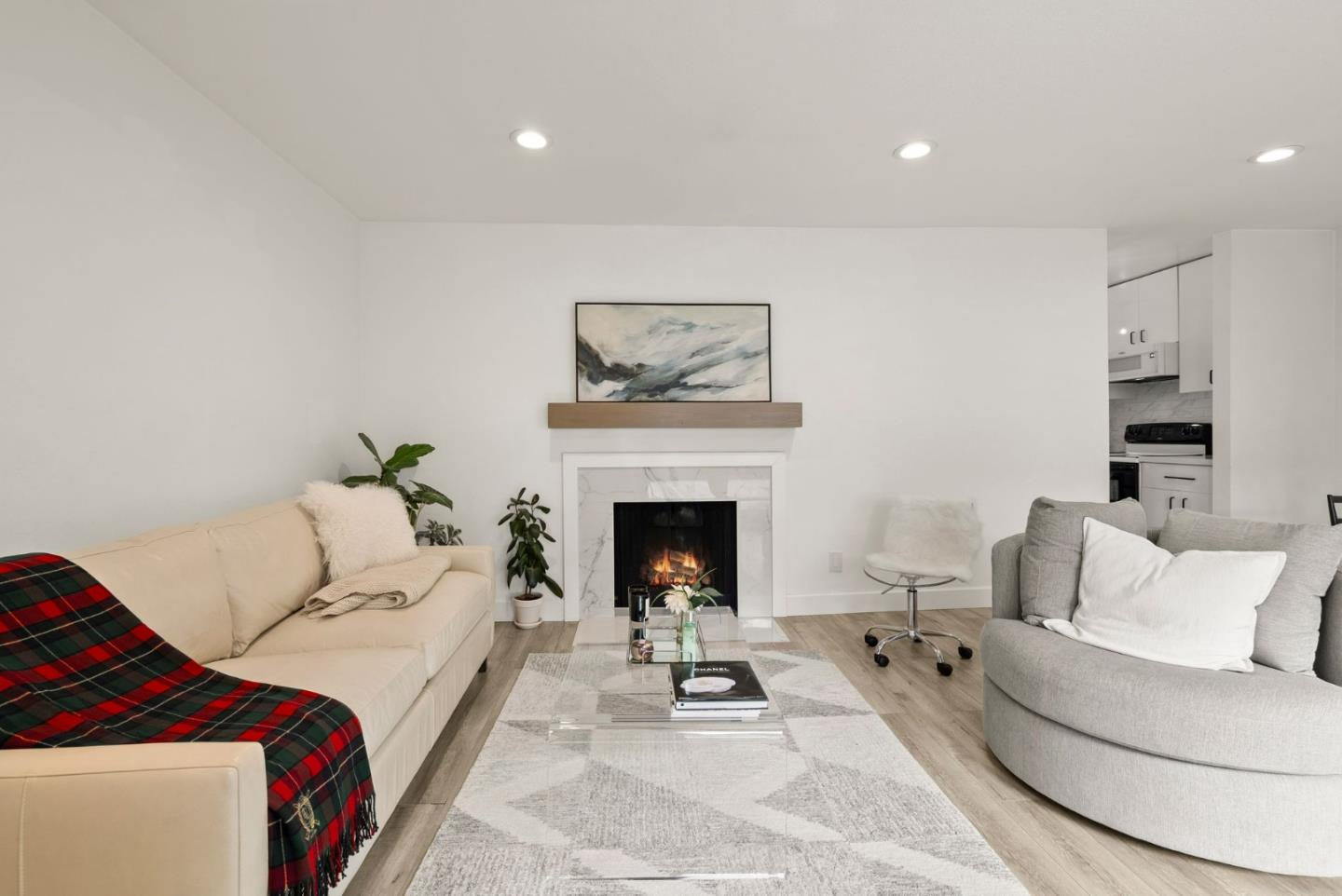 Front Image Thumbnail for ML82021837