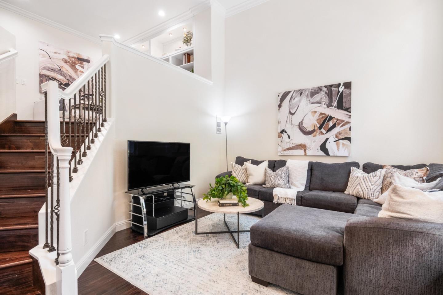 Front Image Thumbnail for ML82021850