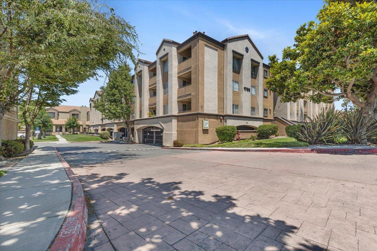 Front Image Thumbnail for ML82021985