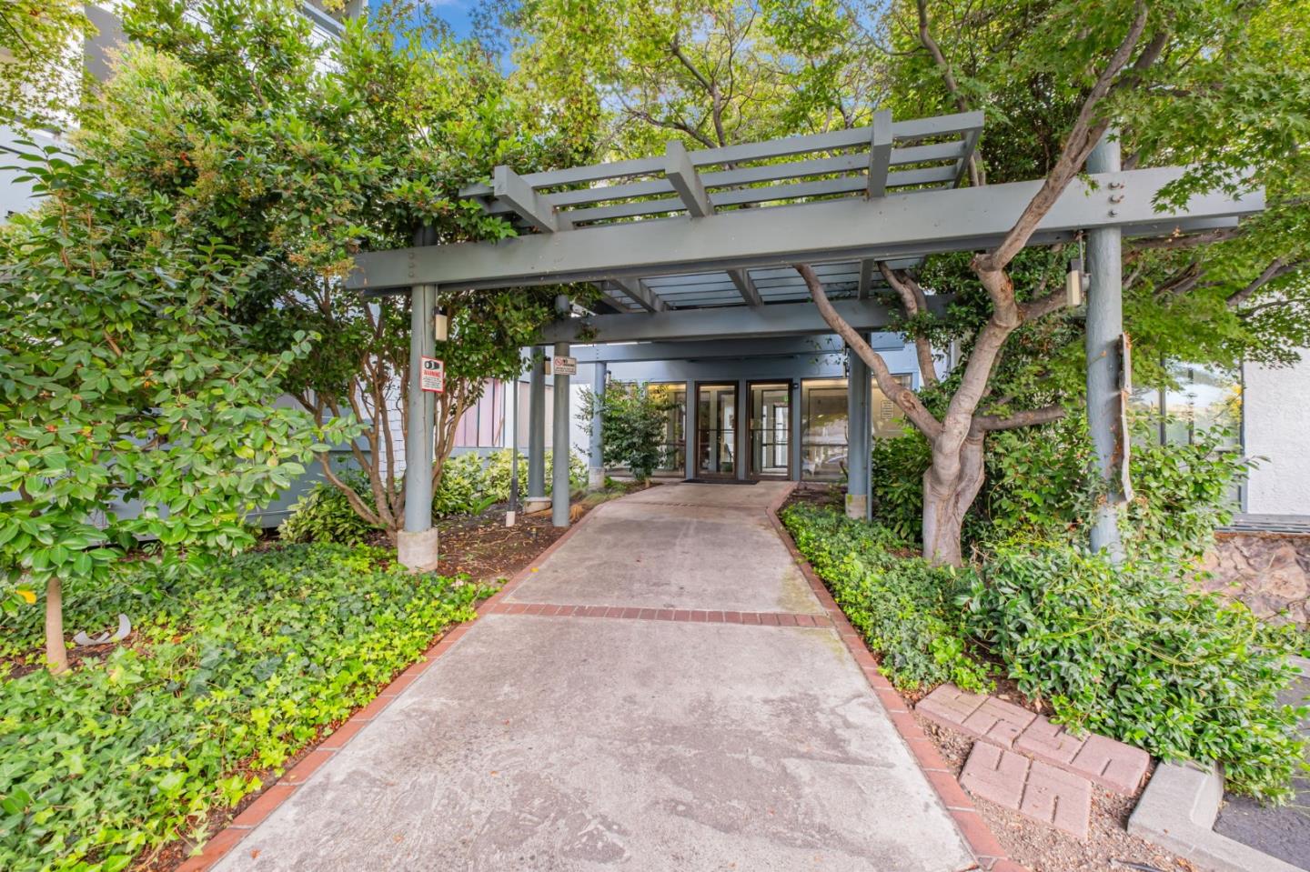 Front Image Thumbnail for ML82022077