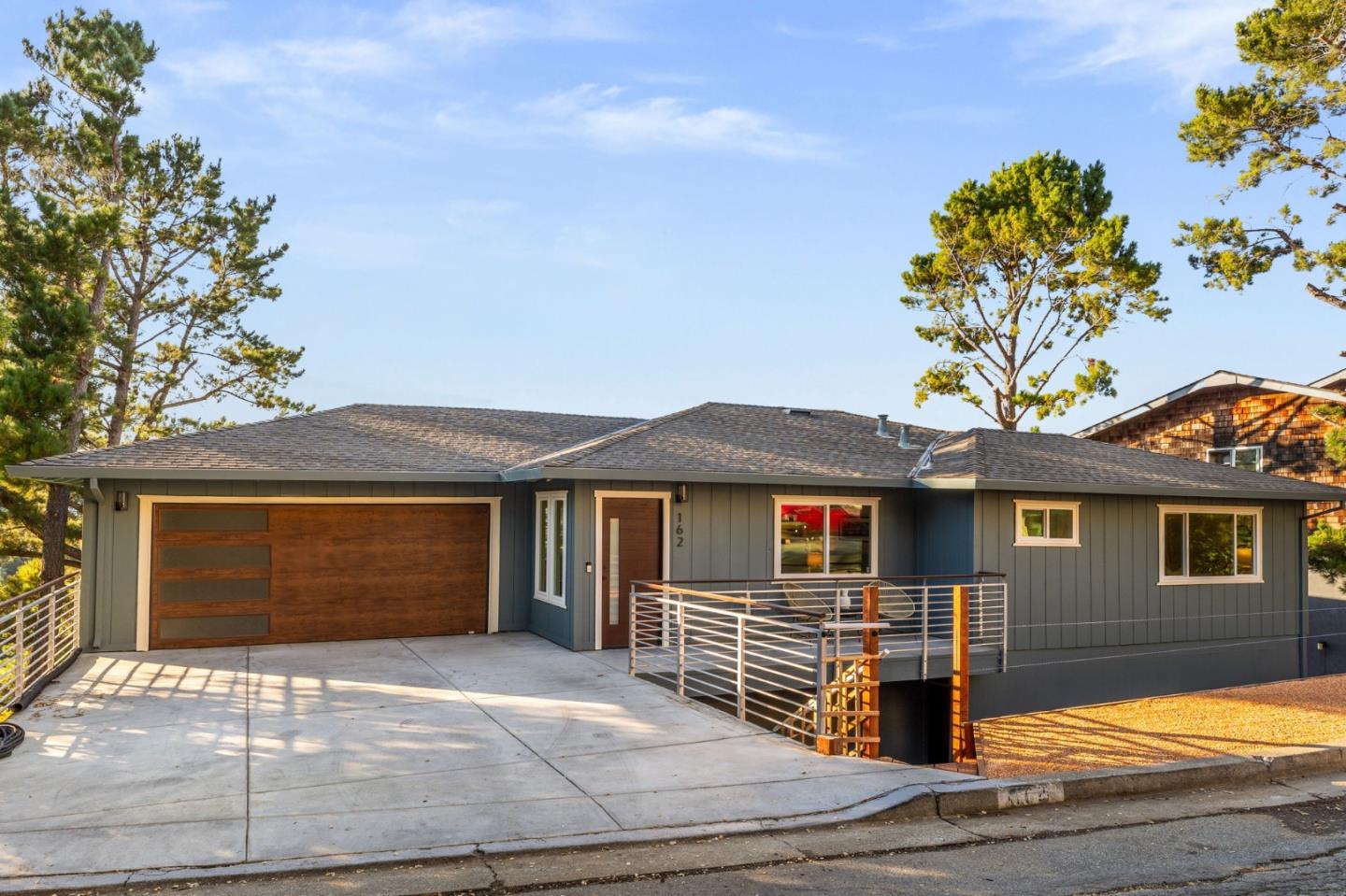 Front Image Thumbnail for ML82022095