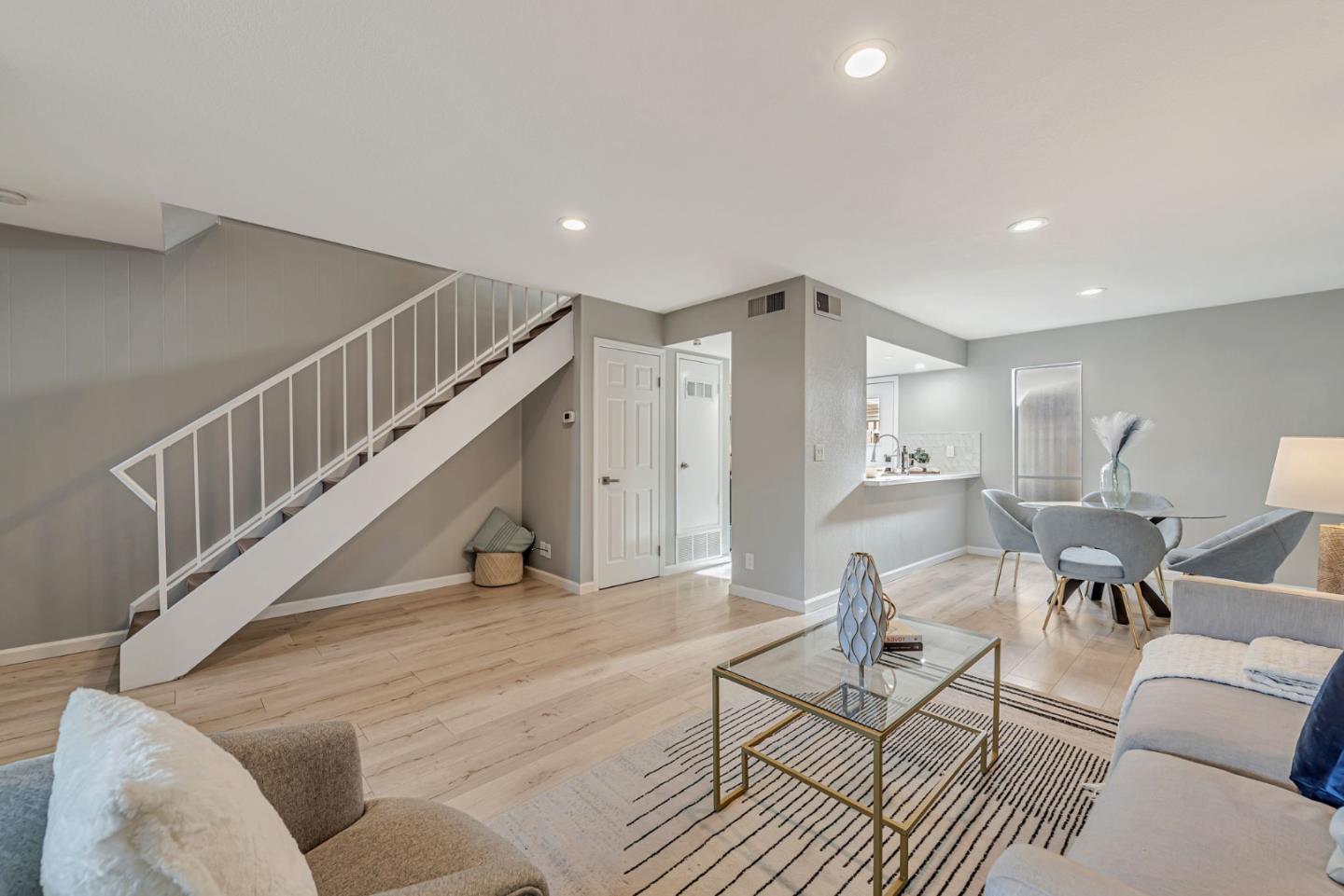 Front Image Thumbnail for ML82022154