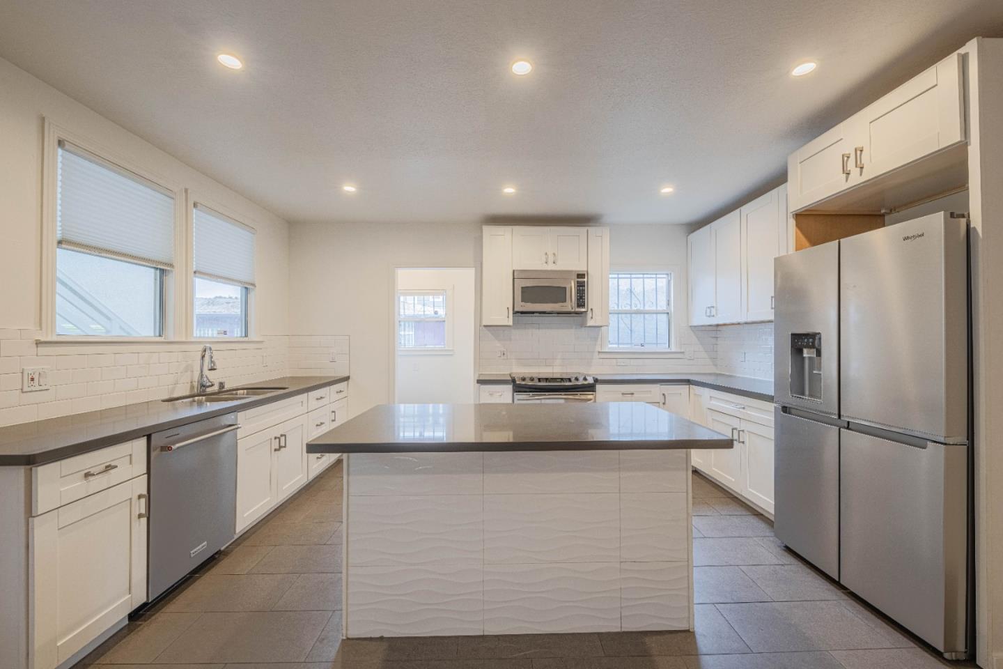 Front Image Thumbnail for ML82022155