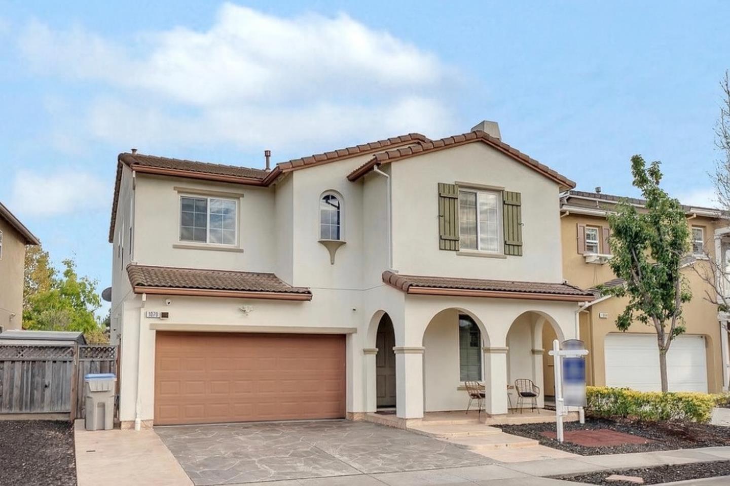 Front Image Thumbnail for ML82022158