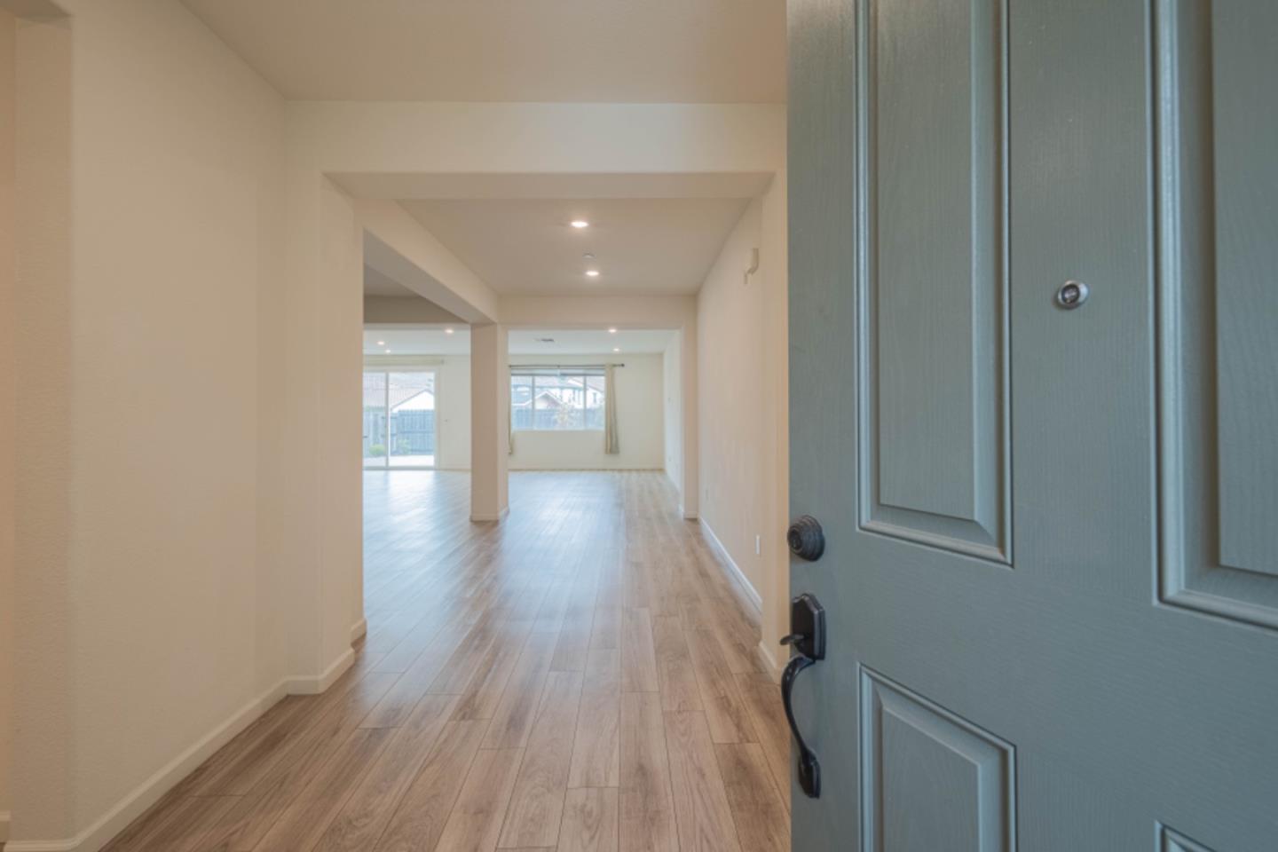 Front Image Thumbnail for ML82022254