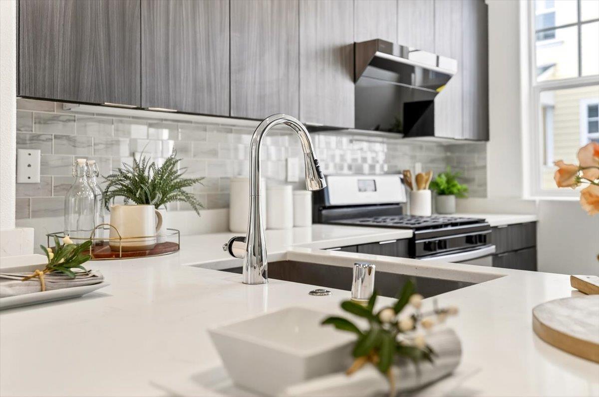 Front Image Thumbnail for ML82022334