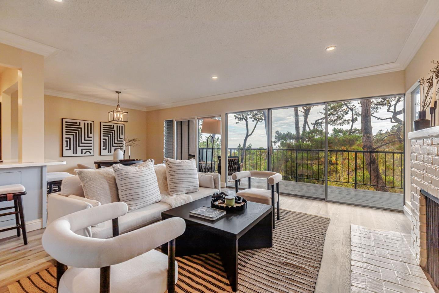 Front Image Thumbnail for ML82022396