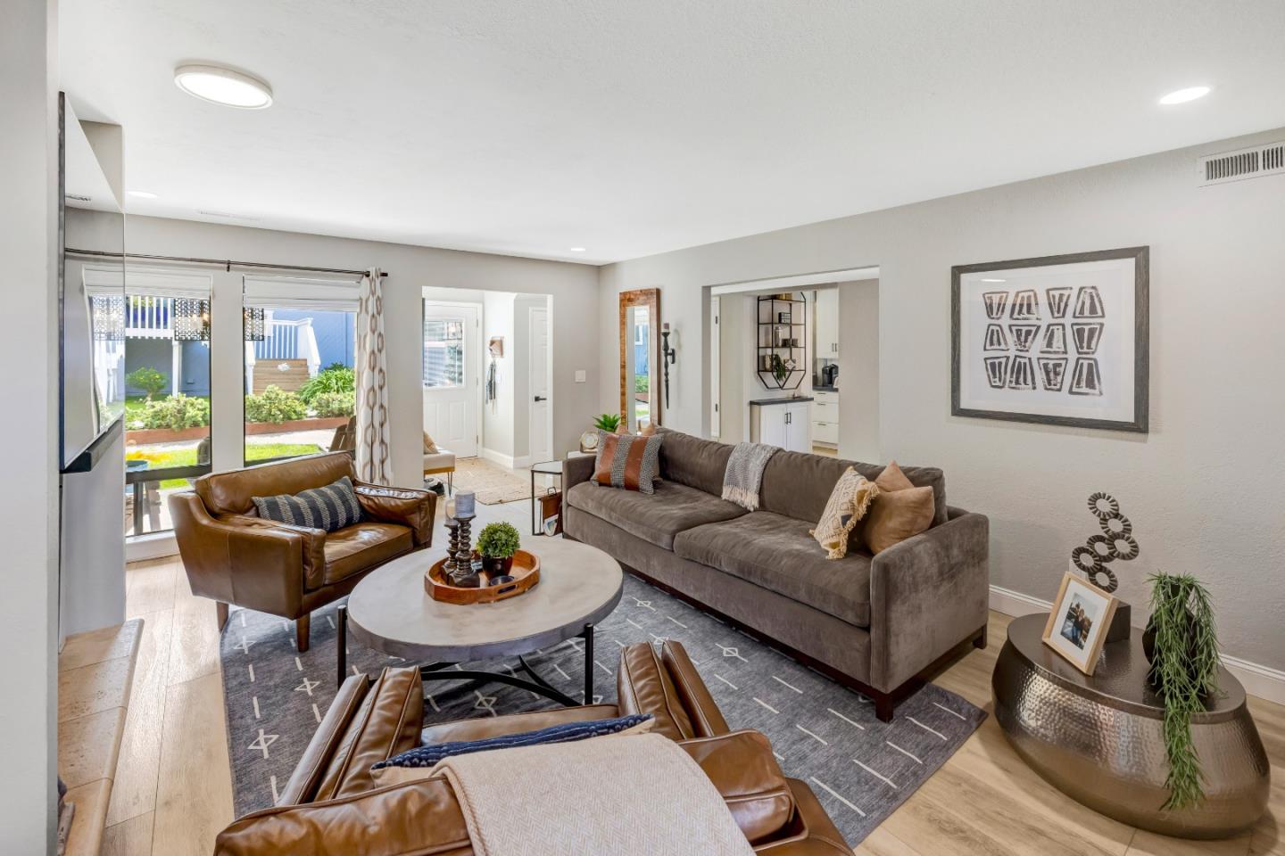 Front Image Thumbnail for ML82022446