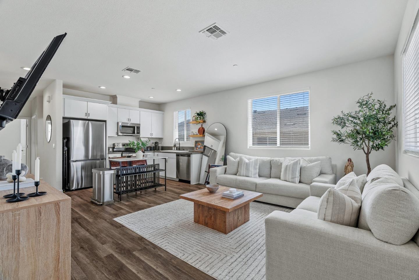 Front Image Thumbnail for ML82022457