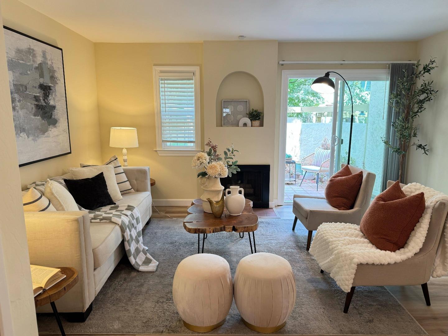 Front Image Thumbnail for ML82022558