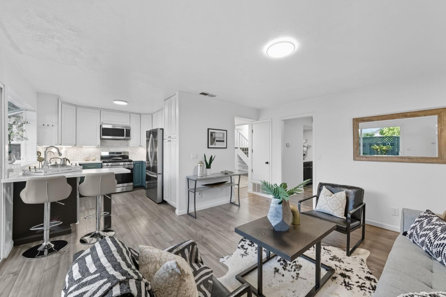 Front Image Thumbnail for ML82023003