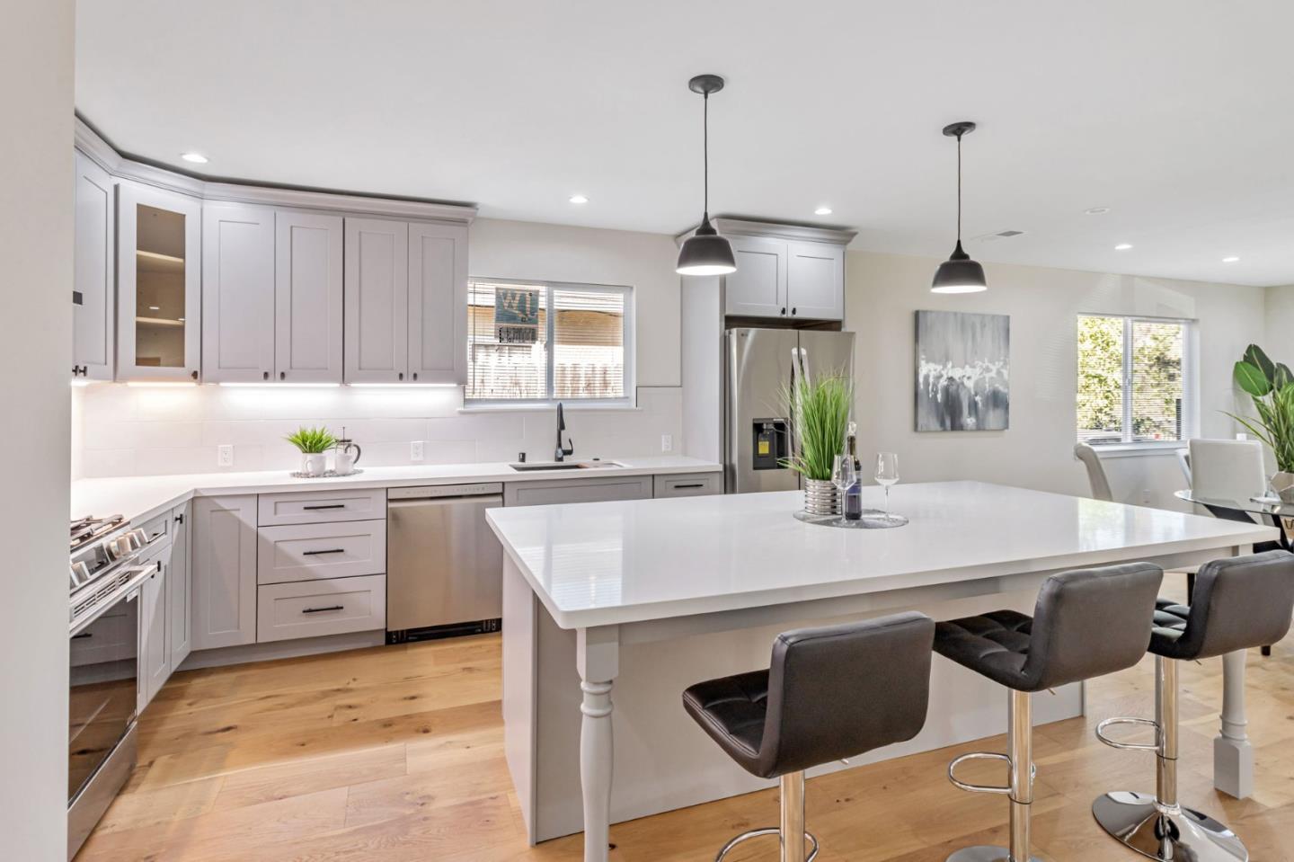 Front Image Thumbnail for ML82023085