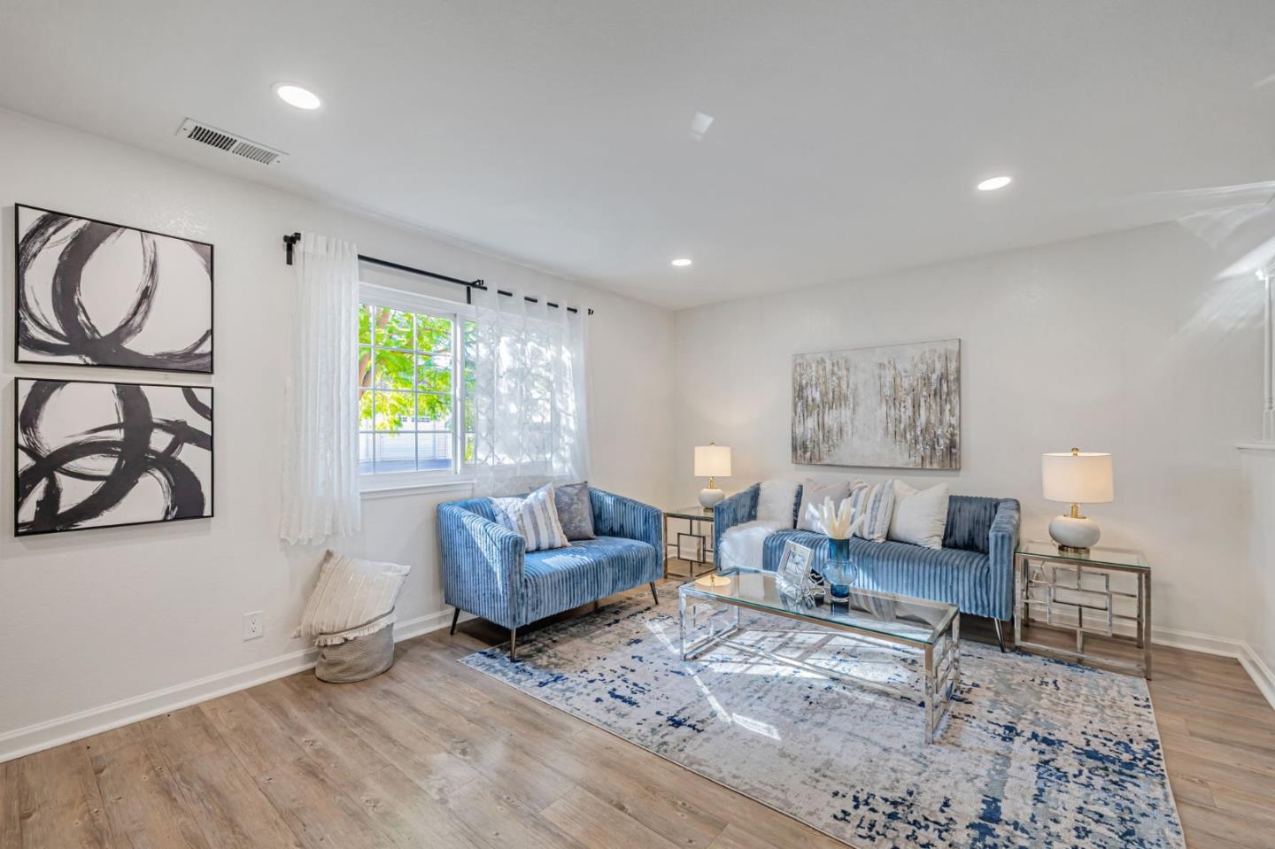 Front Image Thumbnail for ML82023126