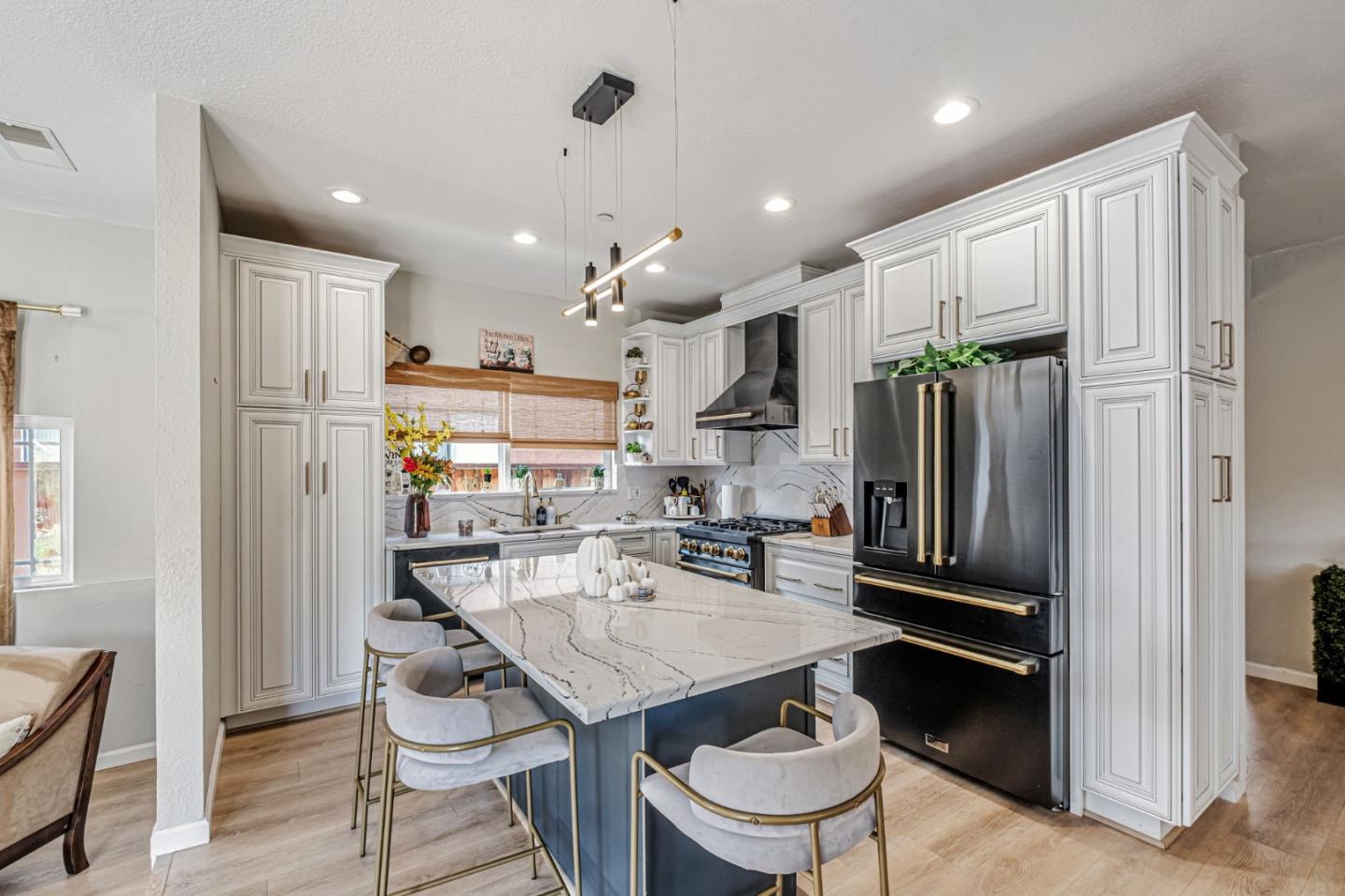 Front Image Thumbnail for ML82023133