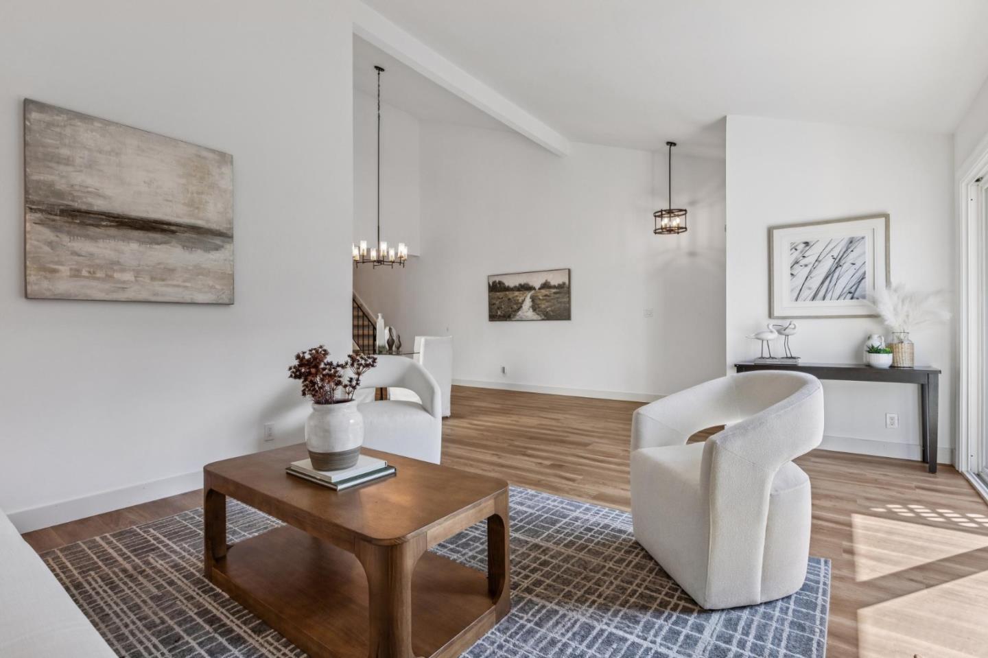 Front Image Thumbnail for ML82023144