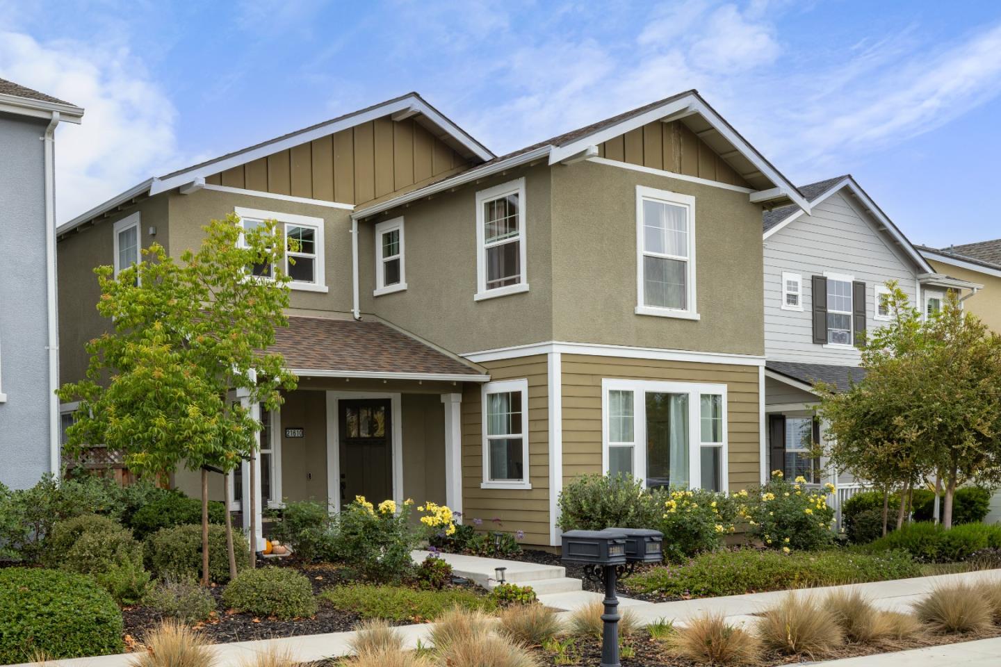 Front Image Thumbnail for ML82023195