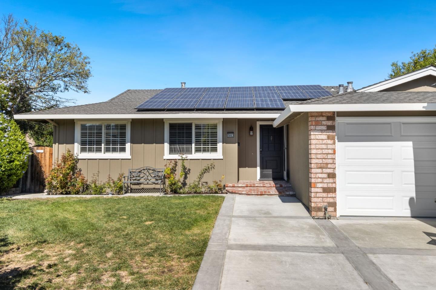 Front Image Thumbnail for ML82023196