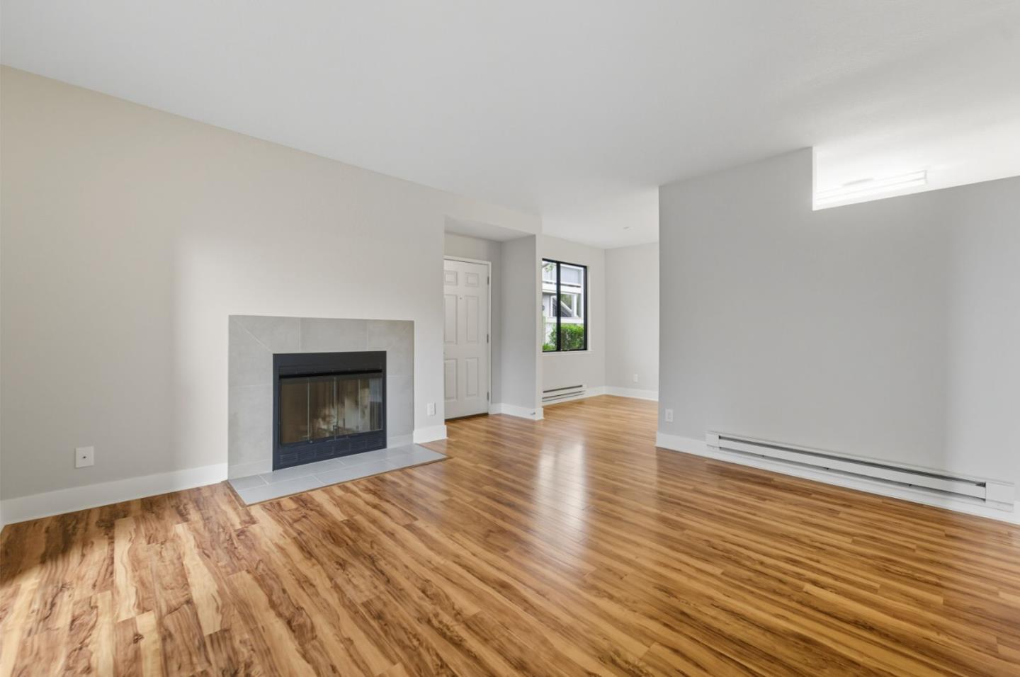 Front Image Thumbnail for ML82023386