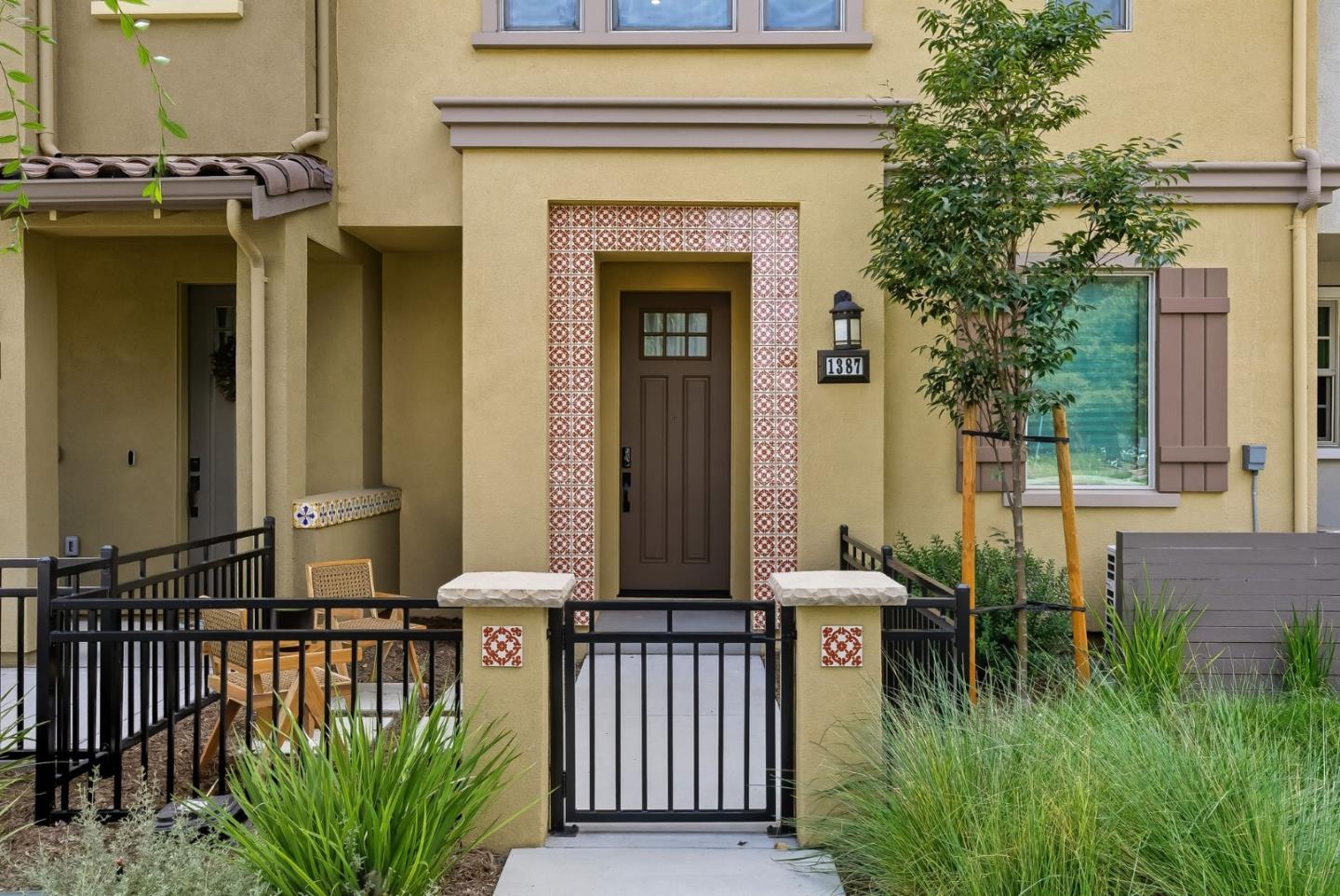 Front Image Thumbnail for ML82023441