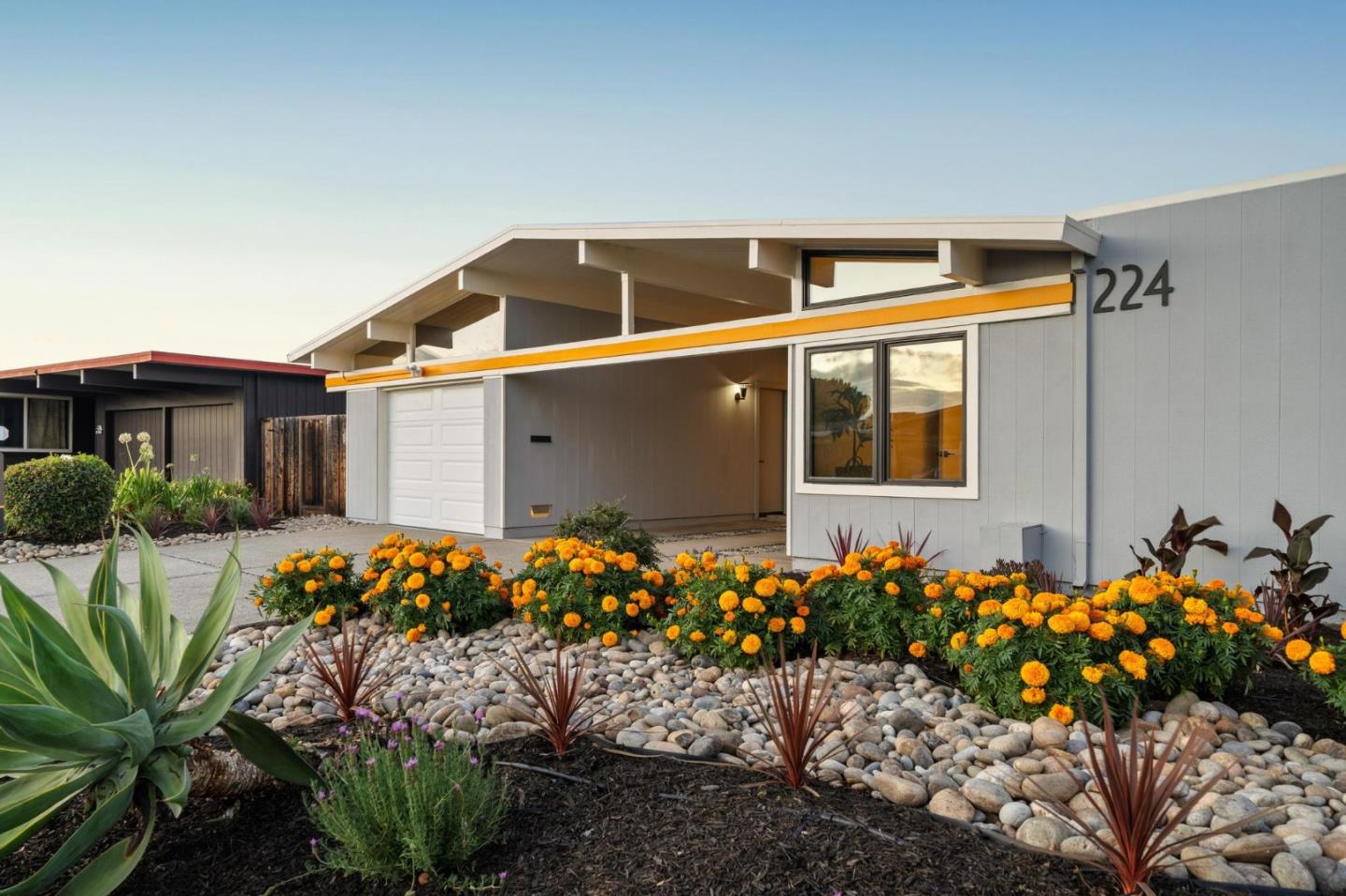 Front Image Thumbnail for ML82023442