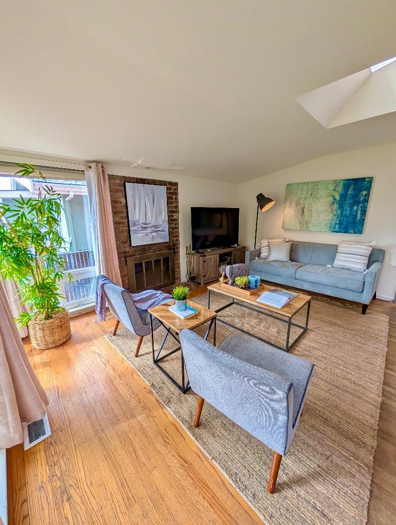 Front Image Thumbnail for ML82023463