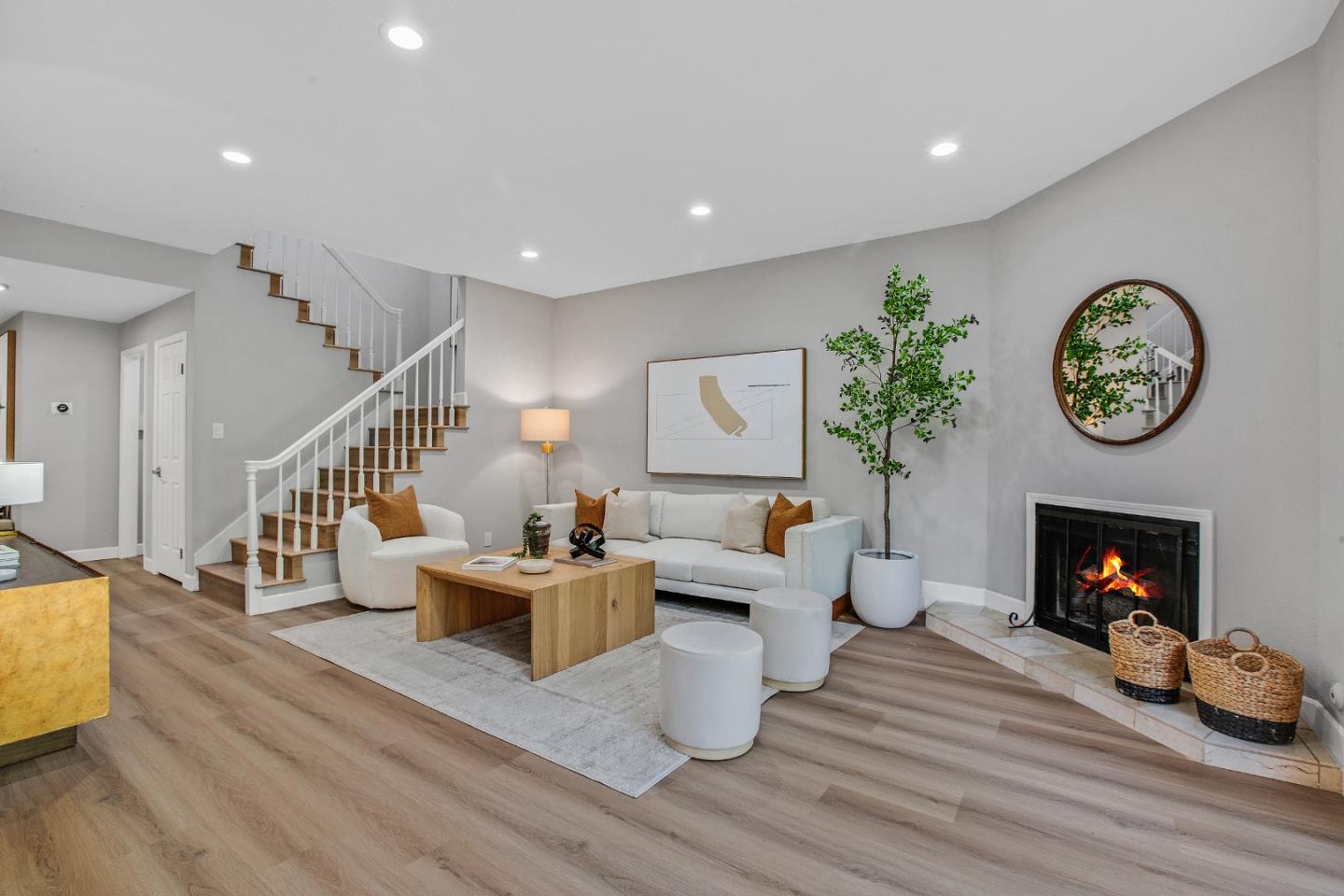 Front Image Thumbnail for ML82023475