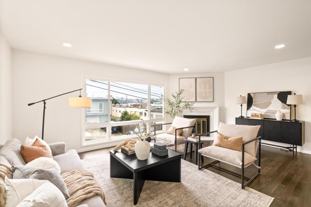 Front Image Thumbnail for ML82023540