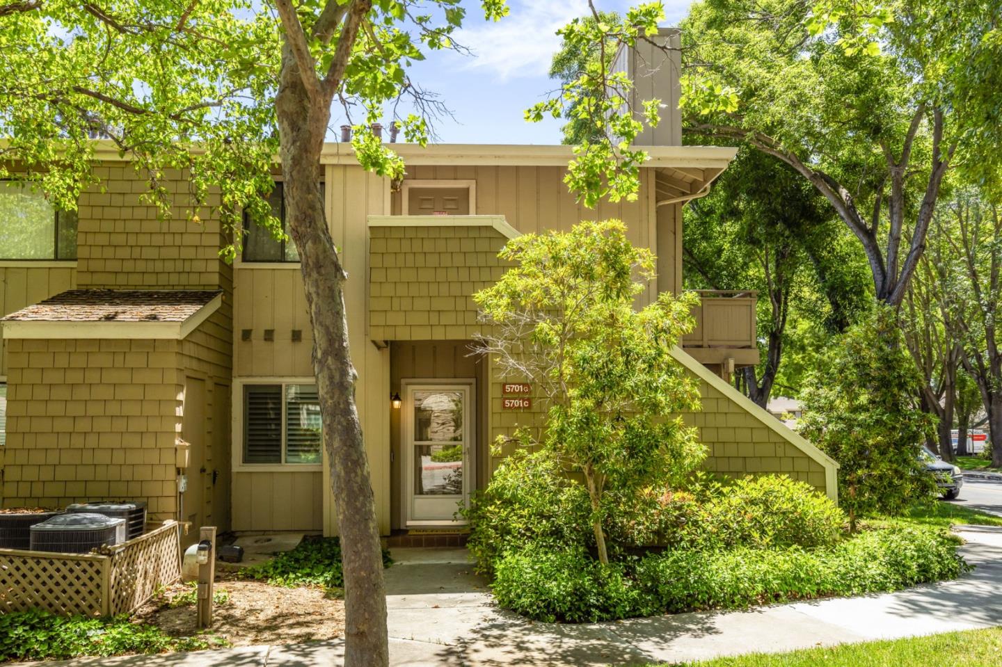 Front Image Thumbnail for ML82023568