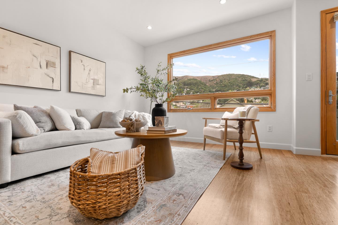 Front Image Thumbnail for ML82023584