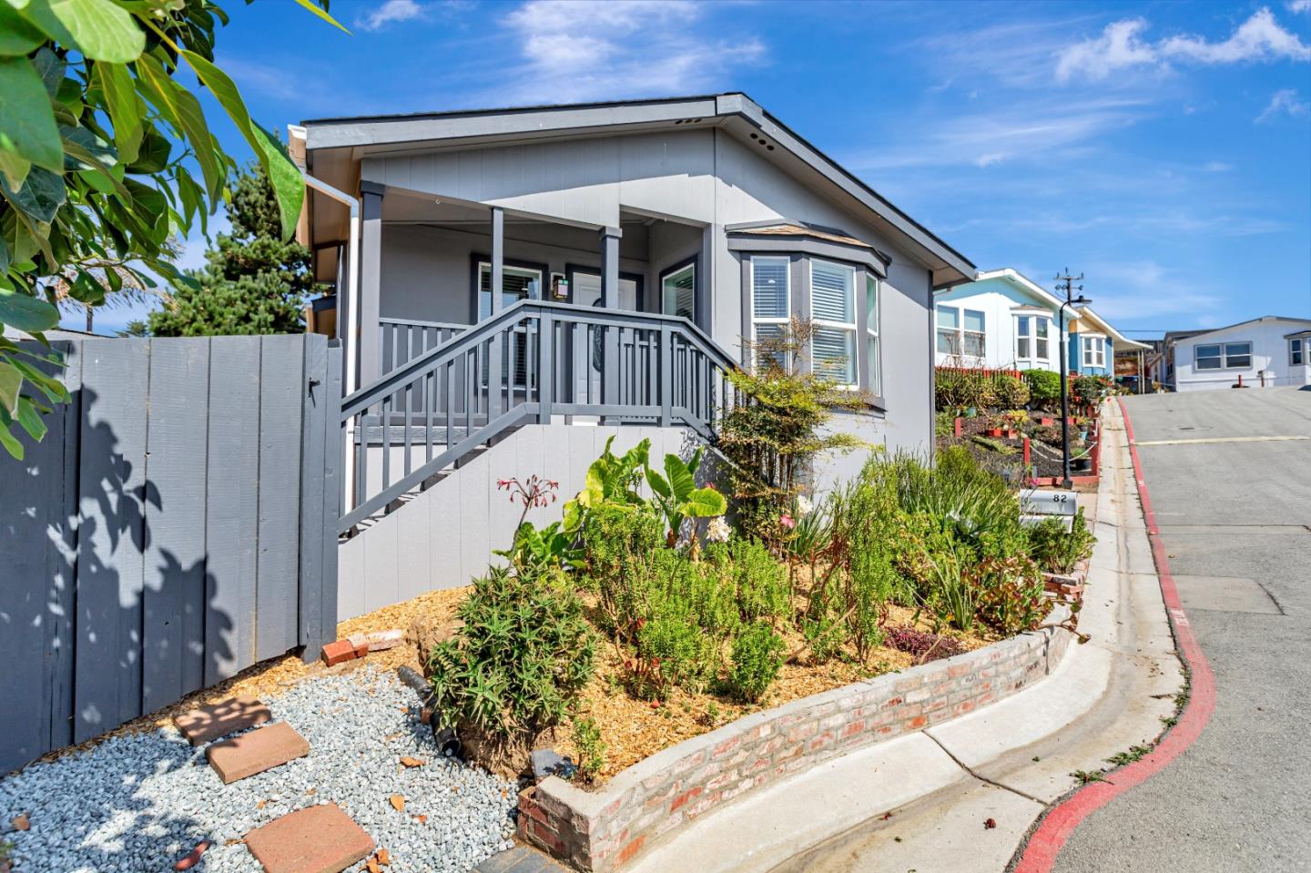 Front Image Thumbnail for ML82023611