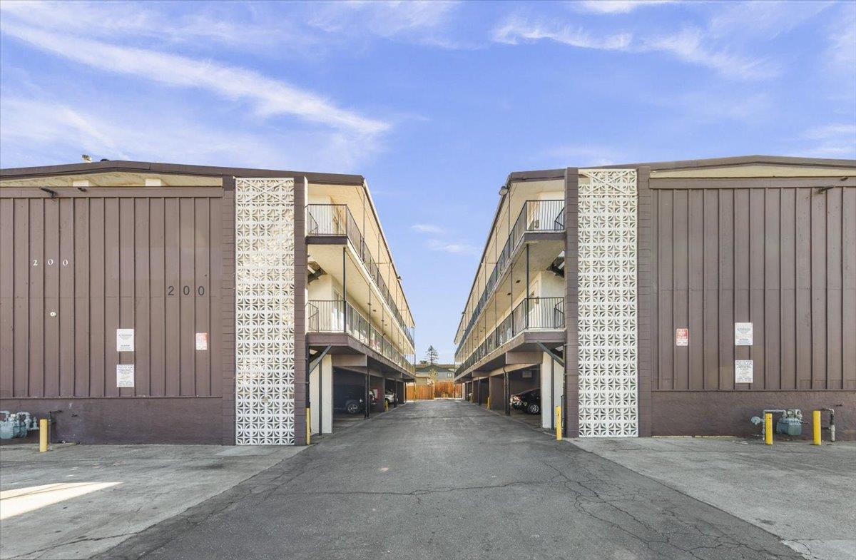 Front Image Thumbnail for ML82023719