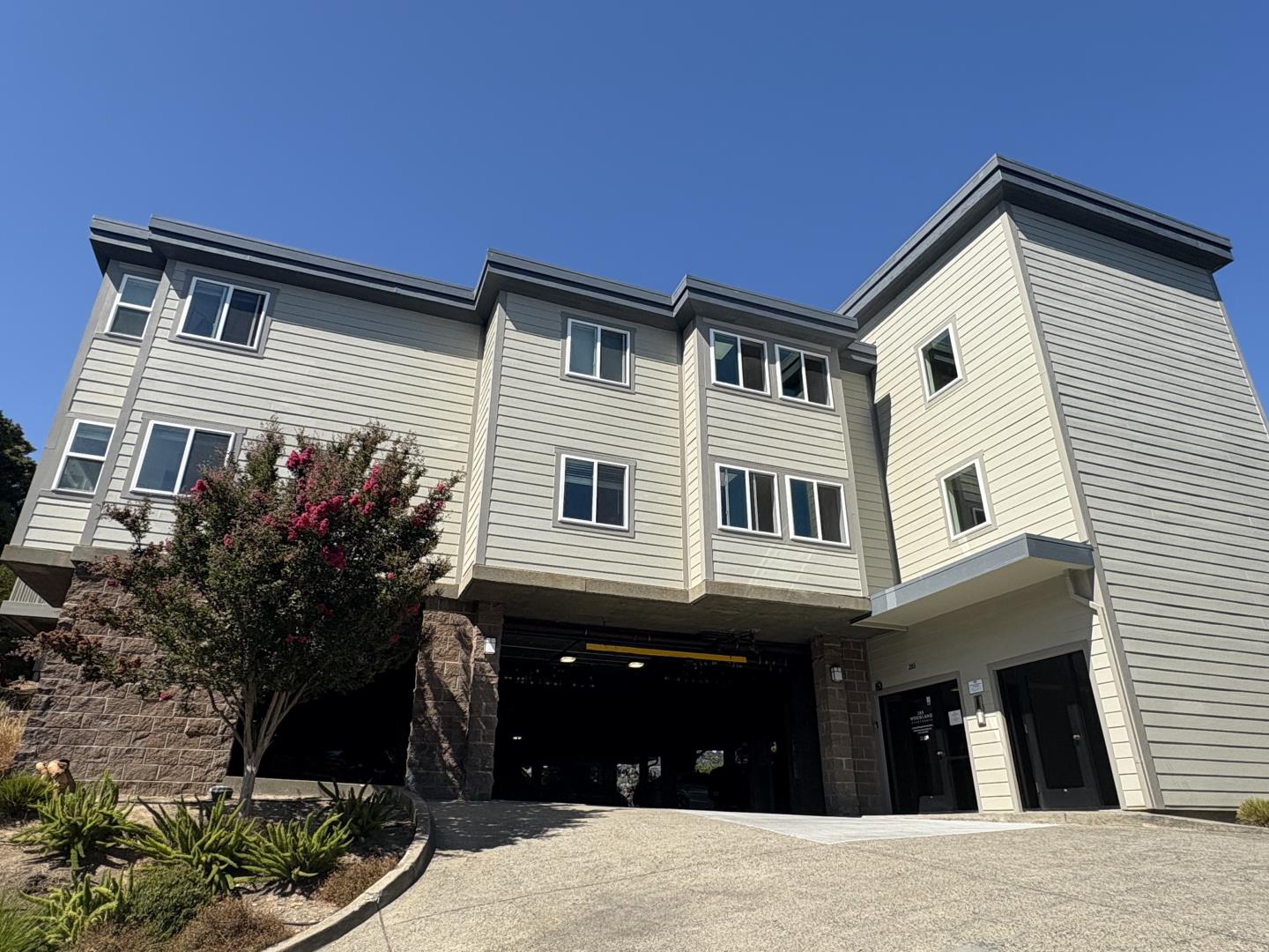 Front Image Thumbnail for ML82023777