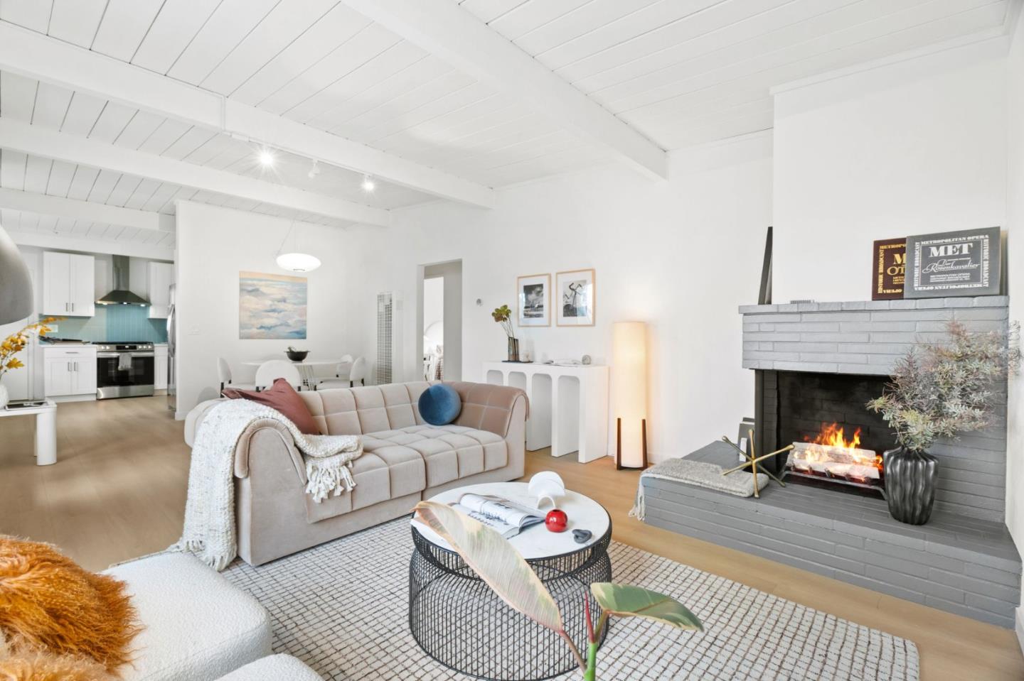 Front Image Thumbnail for ML82023868