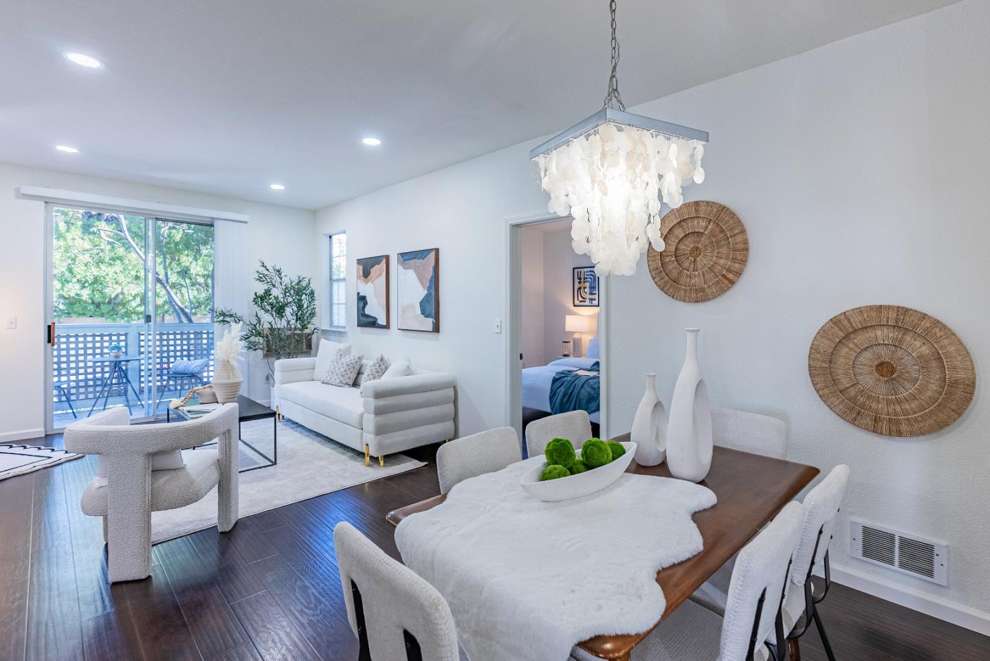 Front Image Thumbnail for ML82024148