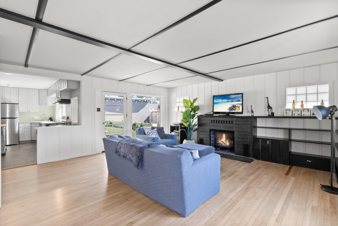 Front Image Thumbnail for ML82024258