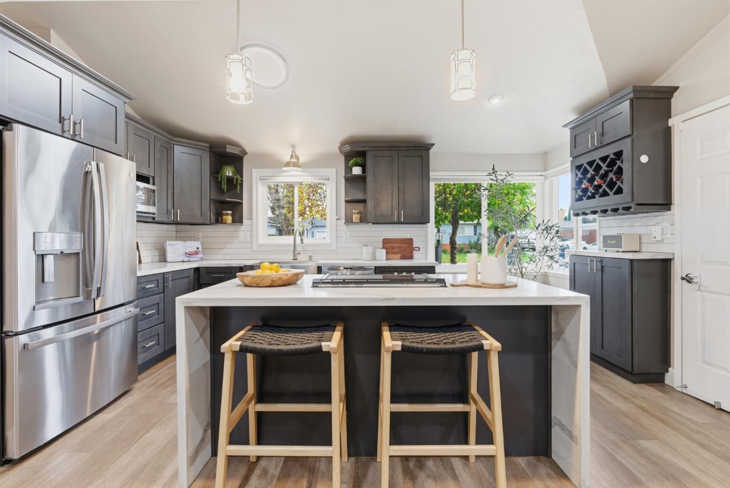 Front Image Thumbnail for ML82024266