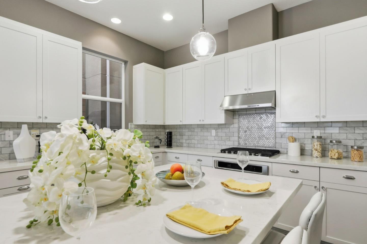 Front Image Thumbnail for ML82024304