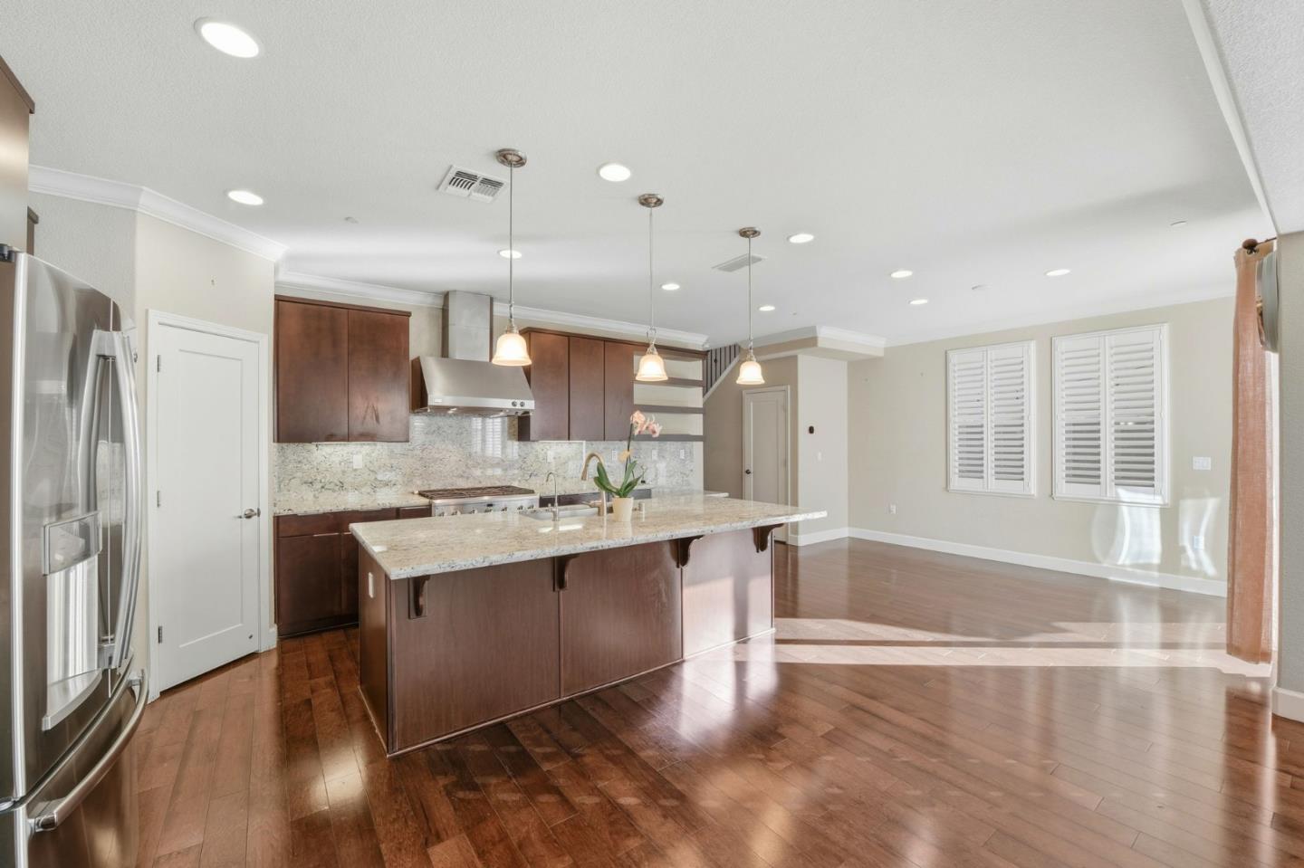 Front Image Thumbnail for ML82024322