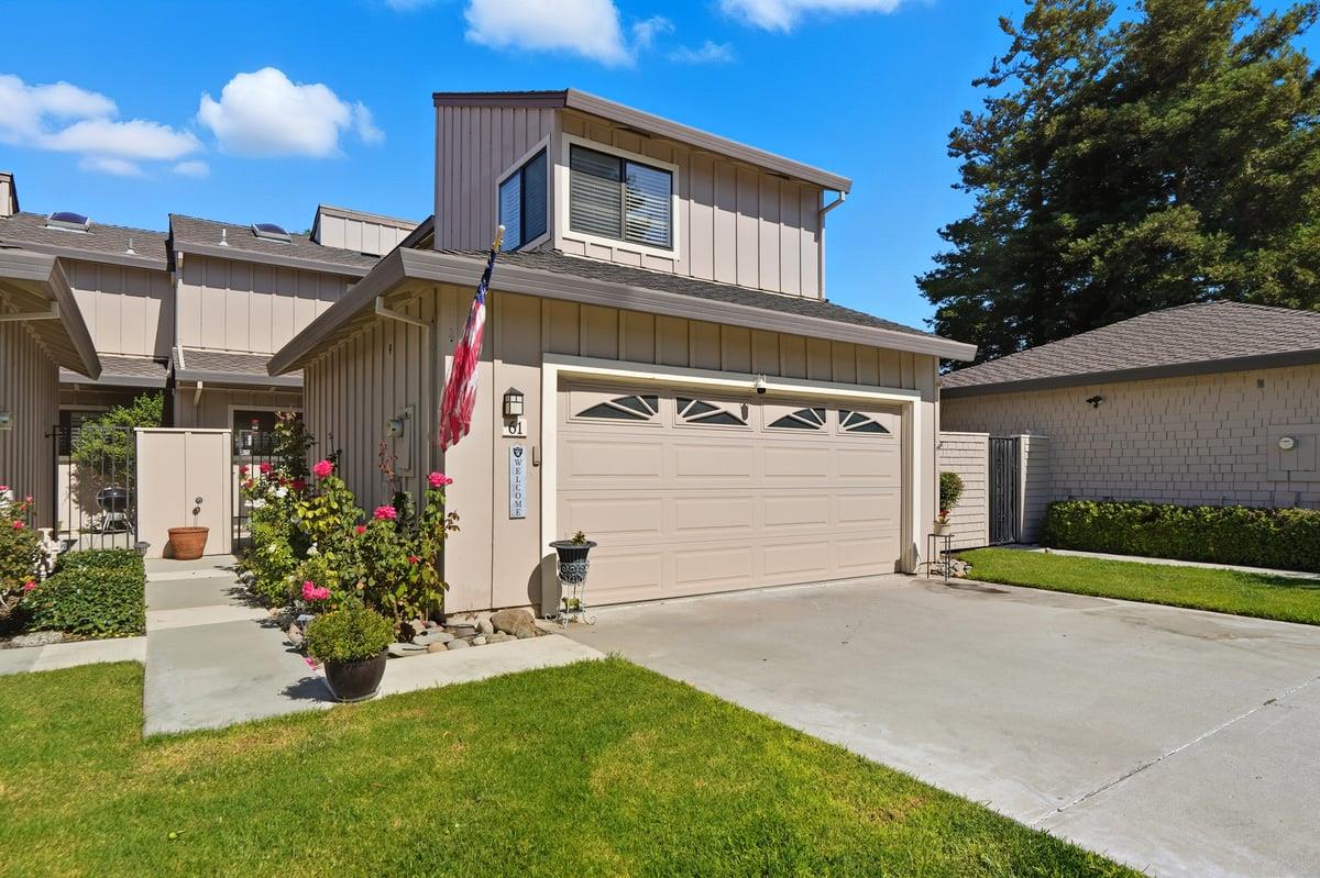 Front Image Thumbnail for ML82024337